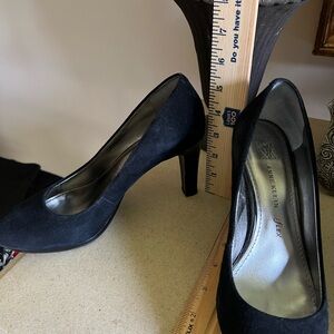 Anne Klein Size 6.5 Black Suede Pumps Women's Shoes